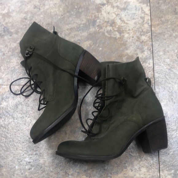 Steve Madden suede boot heels - Picture 2 of 4